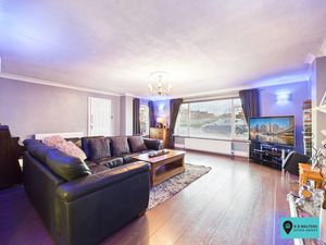 Living Room- click for photo gallery